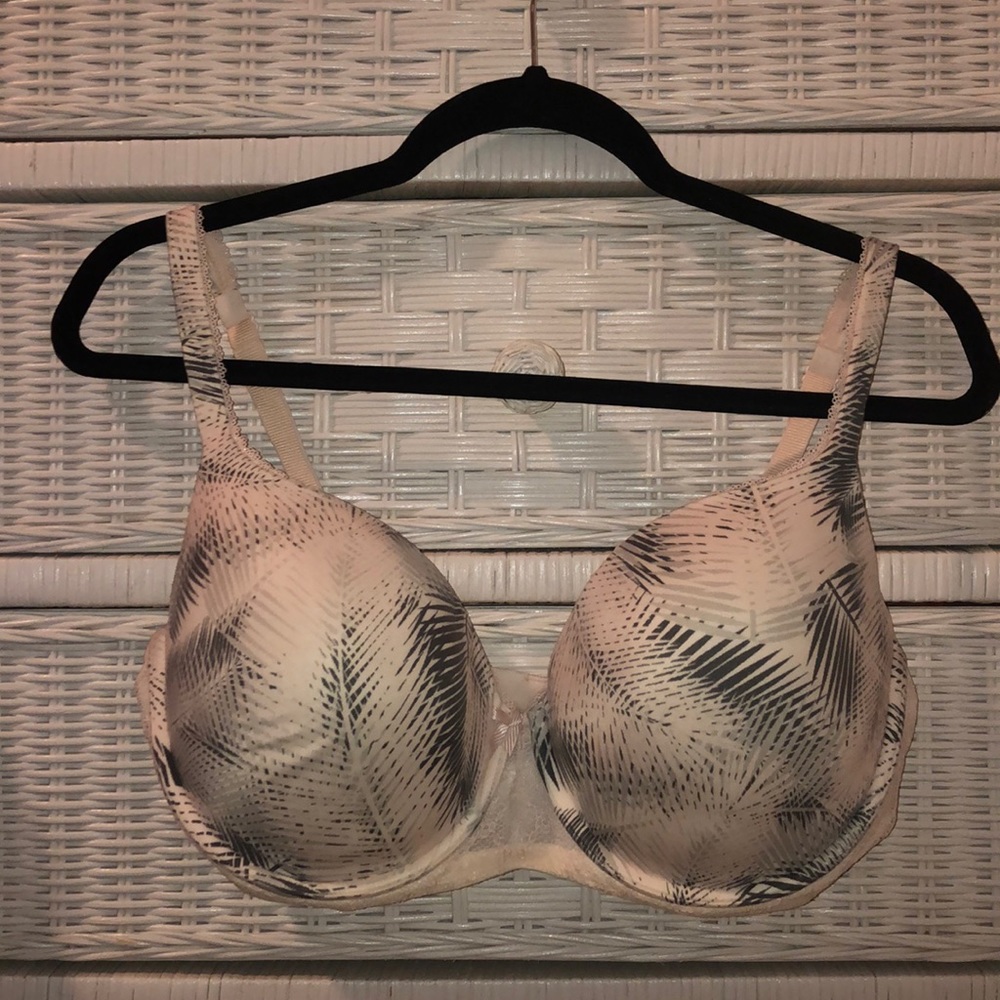 Victoria’s Secret body by Victoria bra